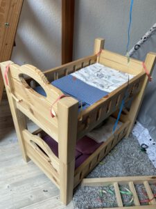 Individuell konstruiertes hölzernes Puppen-Etagenbett mit trennbaren Bettelementen